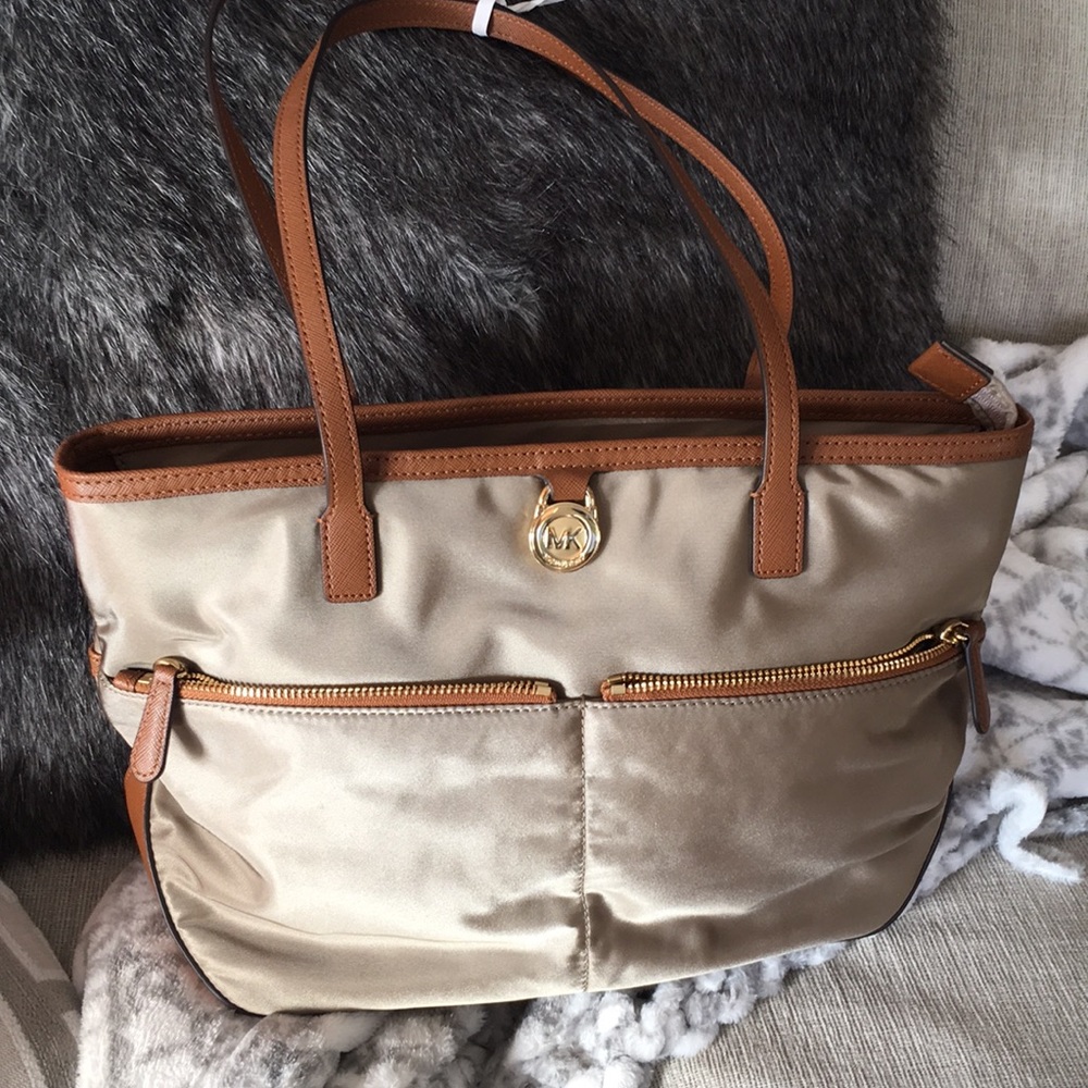 Michael Kors Bedford Vintage Beige Shoulder Bag